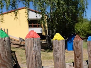 Verschönert haben die Eltern den Außenbereich des Sulzthaler Kindergartens "Gerne groß"bei einem Arbeitseinsatz. Foto: Gerd Schaar