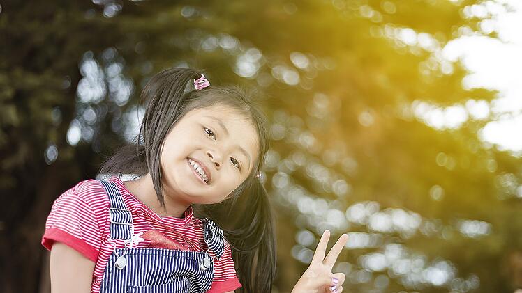 Warum du auf Fotos nicht das Victory-Zeichen machen solltest