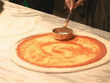 Pizzeria, Pizza, Küche, Restaurant, Trattoria, Teig, Tomatensauce, Koch