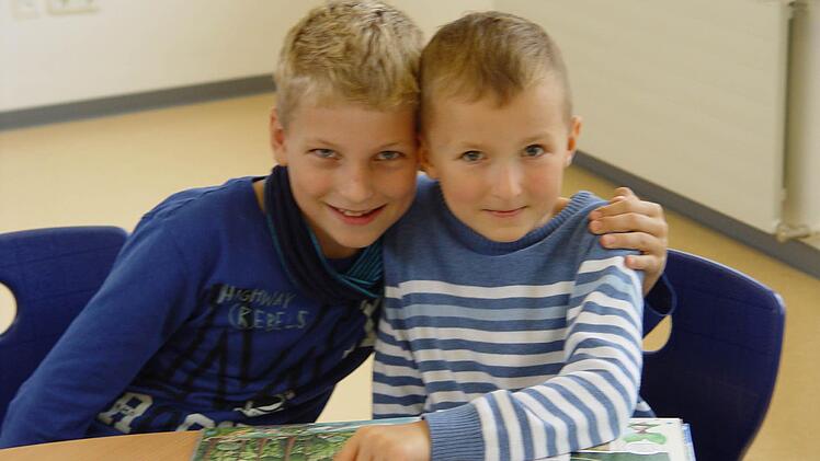 Moritz und Elias lesen miteinander. Foto: Brigitta Kempe-Wolf