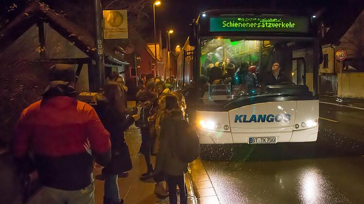 Halt in Zapfendorf: Hier war am Dienstagmorgen viel los. Foto: Matthias Hoch