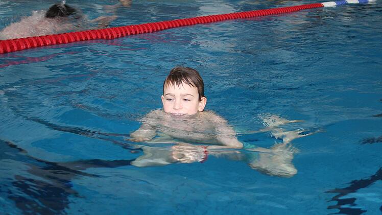 24-Stunden-Schwimmen im Kulmbacher Hallenbad Foto: Sonja Adam