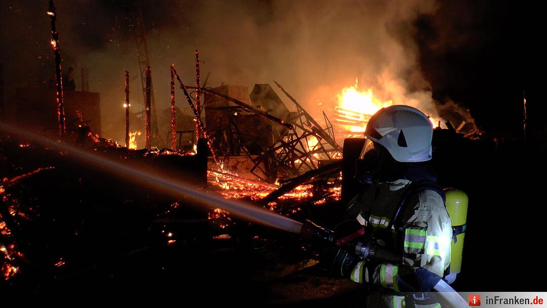 Hoher Sachschaden bei Scheunenbrand in Knetzgau