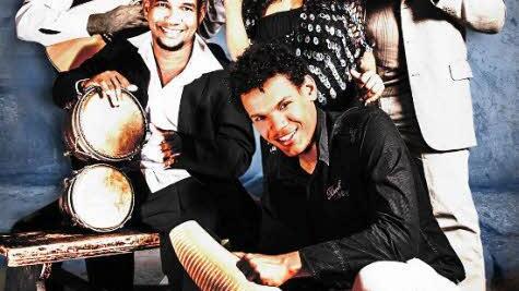 Sonne, Sand und Salsa bringen Cuba Percussion & Friends featuring Yaqueline Castellanos nach Helmbrechts. Foto: PR