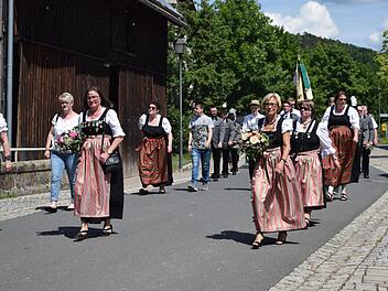 Mit stimmungsvollen Klängen marschierten die Schützen bei der Königsabholung auf. Foto: Dieter Radziej