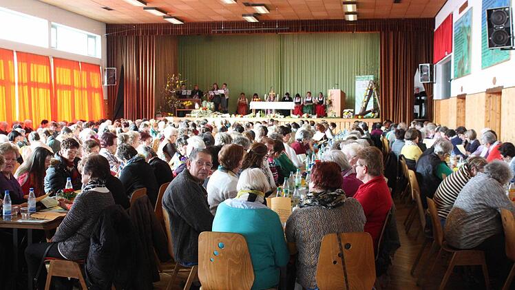 Da war kein Platz mehr frei beim Frauenlandtag in der Rhönfesthalle. Foto: Robert Huger