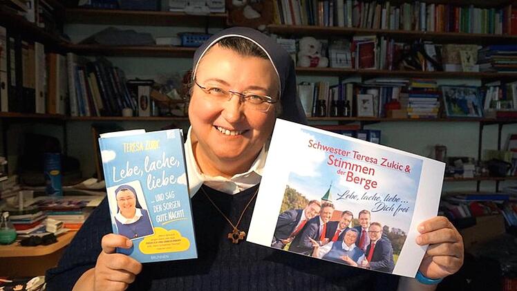 Die CD ist in Anlehnung an Schwester Teresas Buch "Lebe, lache, liebe  und sag den Sorgen Gute Nacht" betitelt.     Foto: Richard Sänger