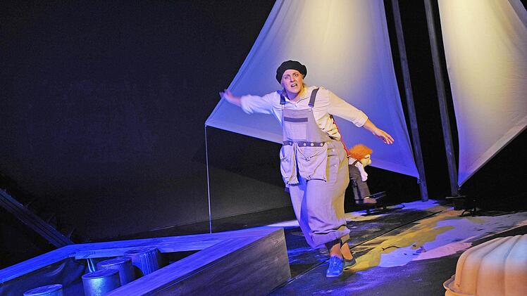 Kora Pavelic beeindruckt in "Gold" von Leonard Evers in der Coburger Reithalle.Foto: Andrea Kremper