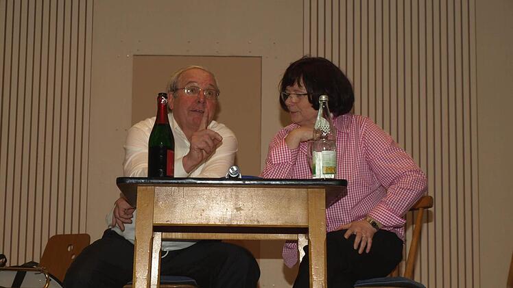 Was so alles bei der diesjährigen Wallfahrt nach Retzbach passierte, schilderten Otmar und Monika Lutz in einem lustigen Sketch. Foto: Stefan Geiger