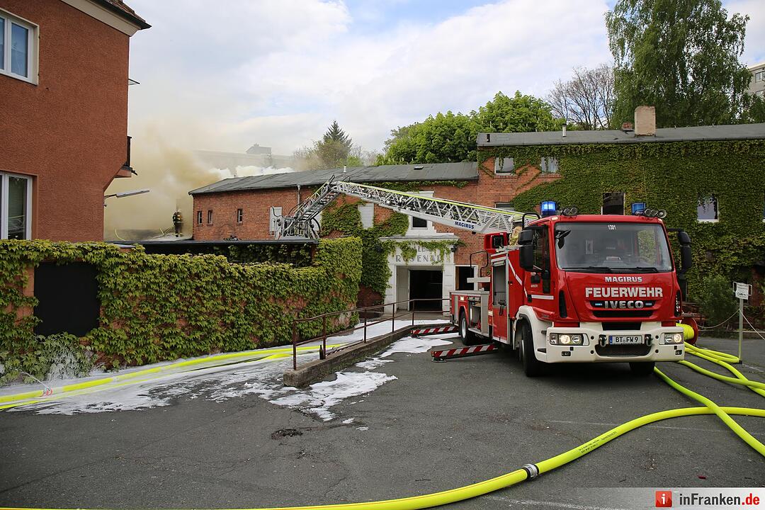 Bayreuther Disco “Rosenau“ brennt – Stadt löst Katastrophenalarm aus