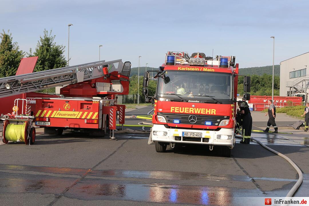Feuer in Industriebetrieb in Alzenau – Schaulustige behindern Feuerwehr