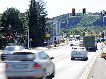 Nicht nur bei der Stockardtsbrücke sehen Stadt und Staatliches Bauamt einen Verbesserungsbedarf für den Verkehrsfluss auf der B 173. Foto: Marco Meißner