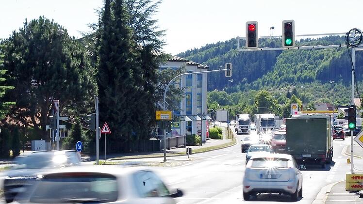 Nicht nur bei der Stockardtsbrücke sehen Stadt und Staatliches Bauamt einen Verbesserungsbedarf für den Verkehrsfluss auf der B 173. Foto: Marco Meißner