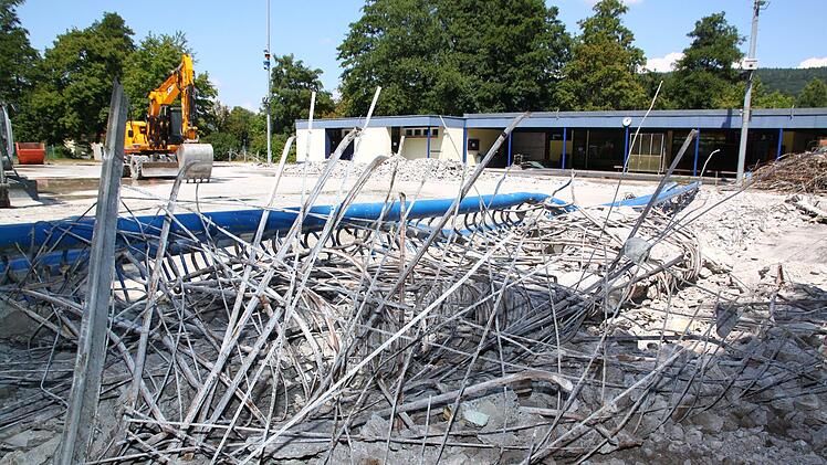 Die Eisbahn wird saniert. Foto: Jürgen Gärtner