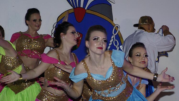 Ein orientalischer Traum war der Showtanz der Schlossgarde.    Foto: Winfried Ehling