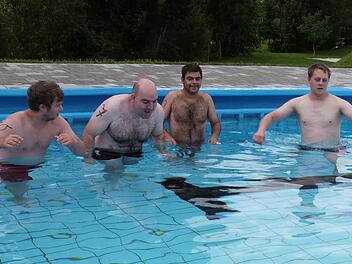 Start zum Aquajogging für Nichtschwimmer Fotos: Werner Reißaus