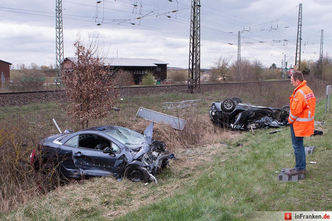Bei einem schweren Verkerhrsunfall in Gunzenhausen haben sich vier Menschen teilweise schwer verletzt.