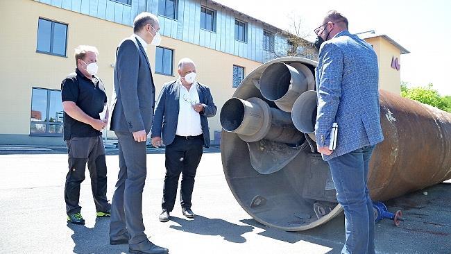 Keine Teile einer abgestürzten Raumstation - auch wenn es auf den ersten Blick so wirkt (von links): Matthias Hanstein, Heiko Klug, Martin Stingl und Sebastian Strau­bel.