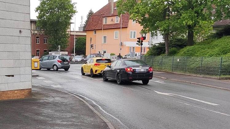 Coburg: Radler findet im Berufsverkehr zitternden Mann am Boden - doch niemand hilft