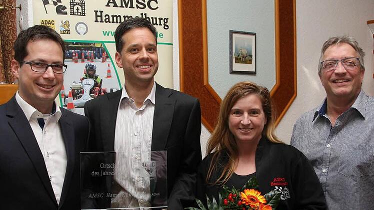 Der AMSC Hammelburg ist vom ADAC Nordbayern zum "Ortsclub des Jahres" geadelt worden. Damit steht der Verein an der Spitze aller 140 nordbayerischen Ortsclubs. Darüber freuen sich (von links) Vorsitzender Ralf Deinlein, Sportleiter Florian Arand, Schatzmeisterin Monika Schramm und stellvertretender Vorsitzender Frank Arheidt. Foto: Karlheinz Franz