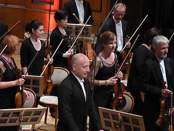 Paavo Järvi und seine Bremer Kammerphilharmoniker haben sich in Bad Kissingen sehr wohl gefühlt. Foto: Gerhild Ahnert