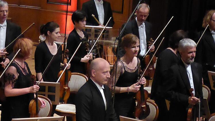 Paavo Järvi und seine Bremer Kammerphilharmoniker haben sich in Bad Kissingen sehr wohl gefühlt. Foto: Gerhild Ahnert