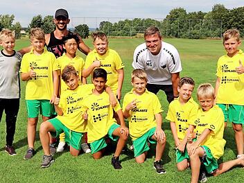 Die Jungs und ihre Betreuer freuen sich auf das Turnier in Uggiate Trevano. Foto: Johanna Blum