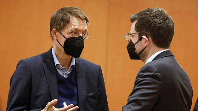 Unterschiedliche Auffassungen zum Genesenenstatus bei Lauterbach und Buschmann