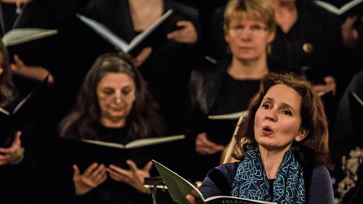 Impressionen vom Adventskonzert in Neustadt mit der Kantorei St. Georg.Foto: Jochen Berger