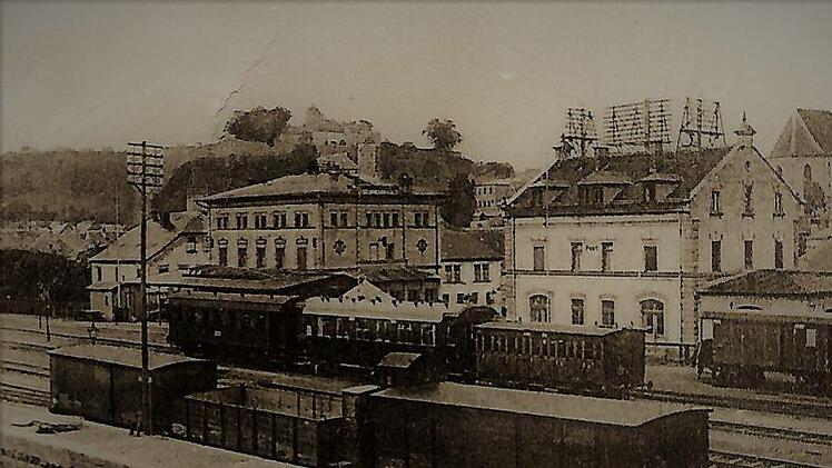 Der Bahnhof Kronach mit Empfangsgebäude und Post 1918.Repro: Gerd Fleischmann