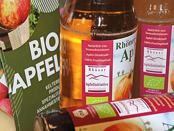 Der Apfelsaft der Rhöner Apfelinitiative ist unter anderem in ausgewählten regionalen Supermärkten erhältlich.  Foto: Antje Schwanke