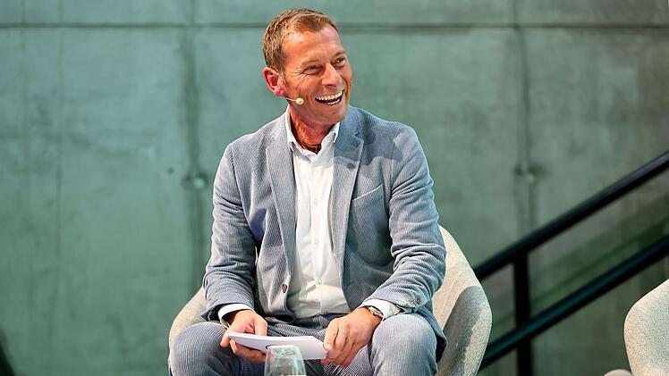 Moderator Markus Othmer schafft es mit seiner lockeren Art, selbst Sportmuffel f&uuml;r gro&szlig;e Rennen zu begeistern.