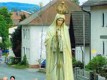 Ankunft an der Marienkapelle am Böhm während der Fatima-Prozession. . Foto: K.- H. Hofmann