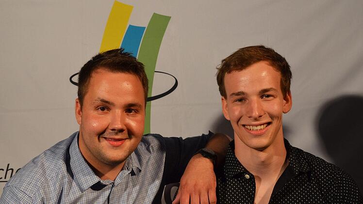 Felix Wachsmann (links) und Axel Roth waren das beste Duo beim landwirtschaftlichen Berufswettbewerb. Foto: BDL/Gräschke