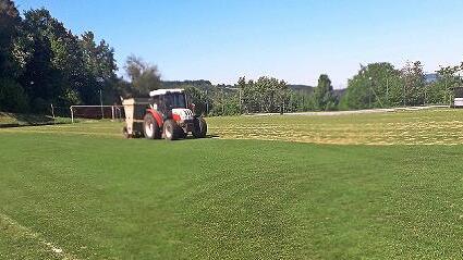 Die Sportplatzpflege ist nicht billig.