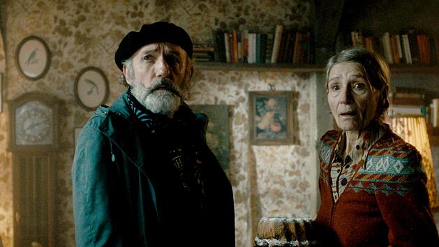 Viktor (Karl Markovics) und Margit (Barbara N&uuml;sse) leben im selben Hamburger Mietshaus. Margit hat als Kind den Bombenhagel auf die Stadt erlebt und leidet bis heute unter diesem Trauma.