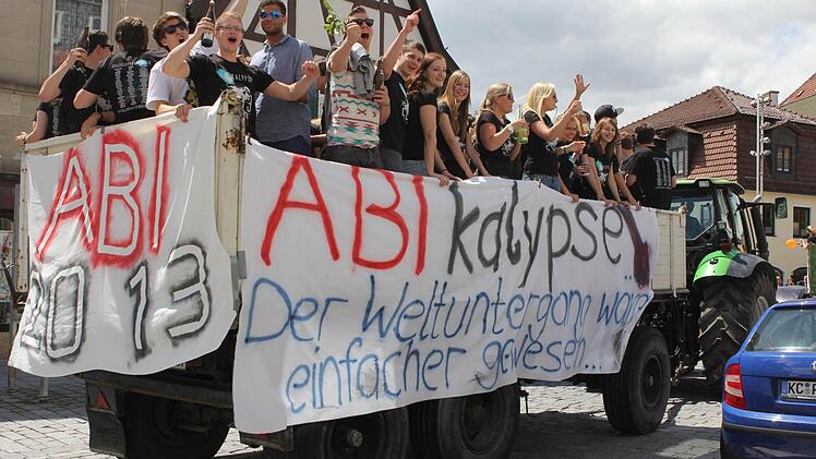 Feierbiester, die neuerdings auch Abi haben. Fotos: Alexander Löffler und Jan Koch