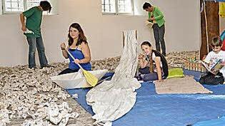 Auf großer Reise: Die Teilnehmer am Ferienprogramm der Museumsfreunde. Im Hintergrund sind die beiden Betreuerinnen Mia Hochrein (links) und Anna Spor (rechts) zu sehen. Foto: Björn Hein