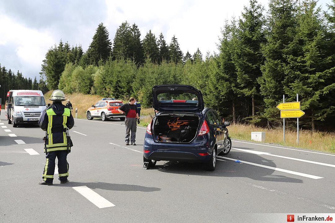 Vier Verletzte: Schwerer Unfall bei Teuschnitz