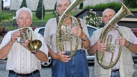Robert Beck, Reinhold Vießmann und Otto Vießmann spielen bereits seit 59 Jahren beim Posaunenchor Kirchleus.