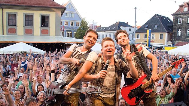 Die Dorfrocker begeisterten ihr Publikum bereits am Korbmarkt im vergangenen Jahr. Dieses Jahr kommen sie auf ihrer Helden-Tour wieder mit einem Konzert nach Lichtenfels.  Foto: Porträtstudio Kögler