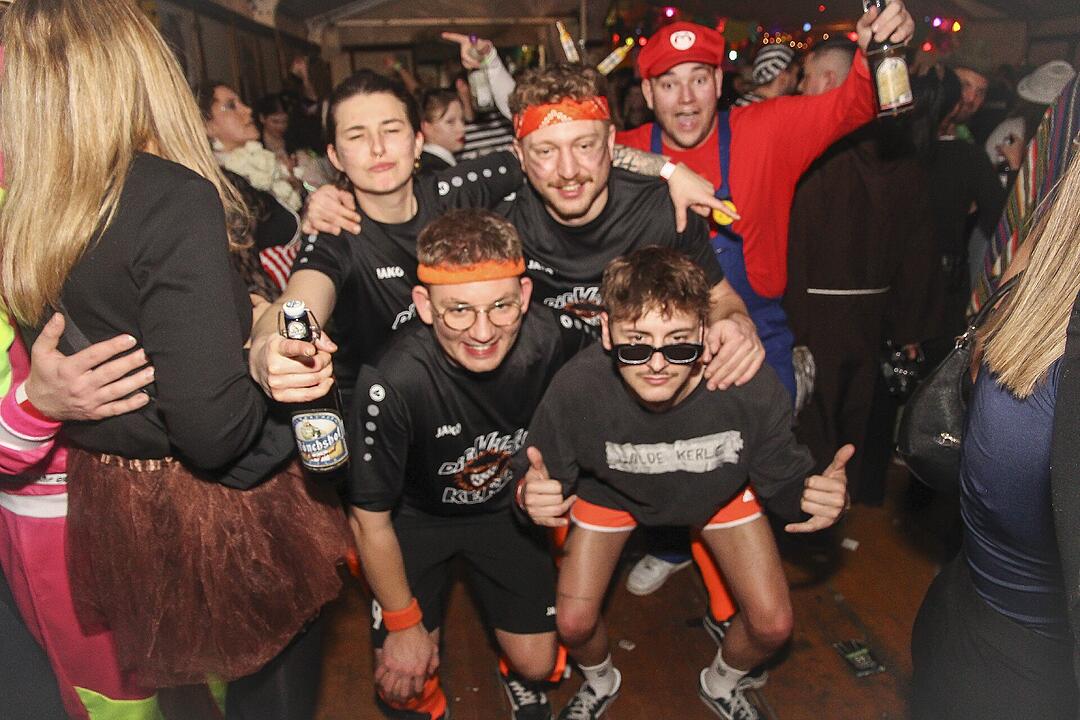 Super Stimmung beim Meeder Zeltfasching 2025!