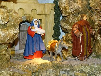 Die Bamberger Krippenfreunde zeigen bis zum 6. Januar in der Maternkapelle auch Szenen von Maria, Josef und dem Jesuskind auf der Flucht.  Foto: Marion Krüger-Hundrup