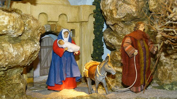 Die Bamberger Krippenfreunde zeigen bis zum 6. Januar in der Maternkapelle auch Szenen von Maria, Josef und dem Jesuskind auf der Flucht.  Foto: Marion Krüger-Hundrup