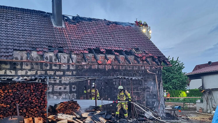 Dachstuhl-Brand einer Bäckerei in Kirchehrenbach