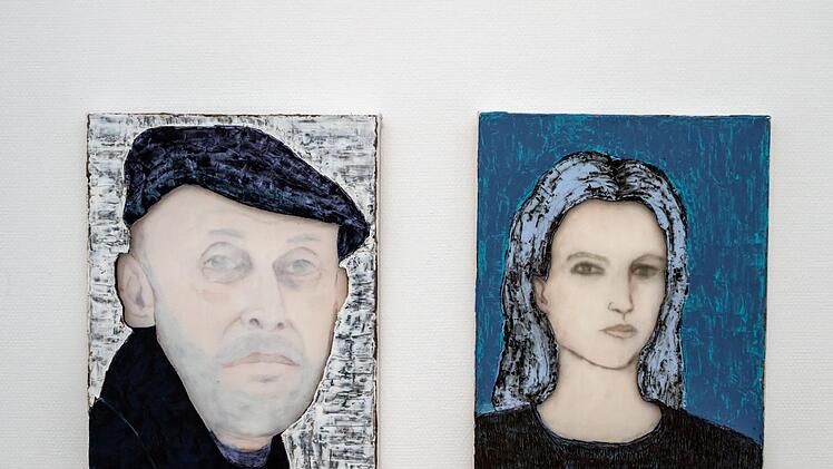 "Space between" ist der Titel einer Ausstellung mit Malerei und Palstik von Sue Hayward.Foto: Jochen Berger