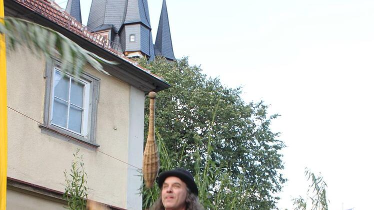 Jonglage als Hingucker beim Einzug der MitwirkendenPopp