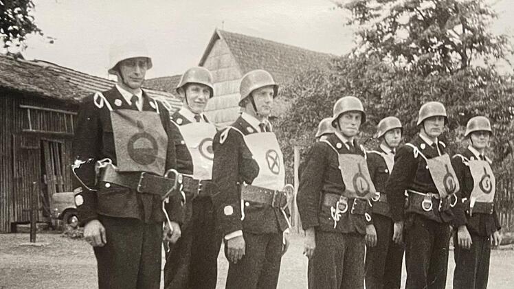 150 Jahre Freiwillige Feuerwehr Oberbach: Die historische Aufnahme aus dem Jahr 1961 zeigt die erste Leistungsprüfung der Wehr.