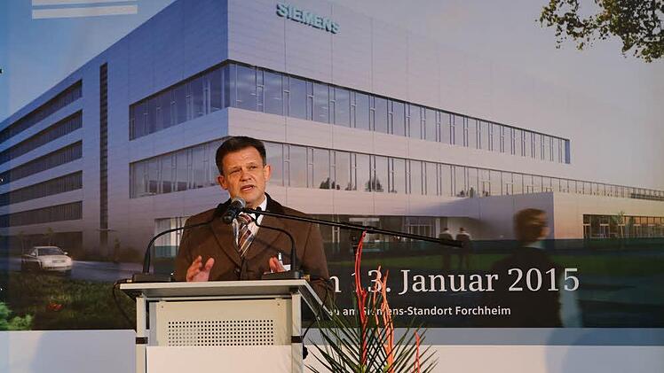Zsolt Sluitner, der Geschäftsführer von Siemens Real Estate, bei seiner Rede. Foto: Barbara Herbst