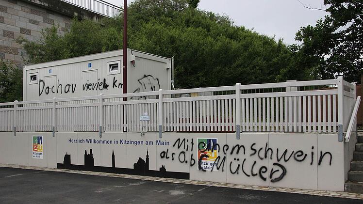 Schmierereien am Wohnmobilstellplatz in Kitzingen.